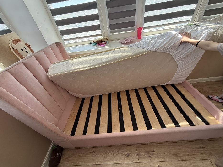 Кровать продается 180/90 самовывоз . Без тараканов .