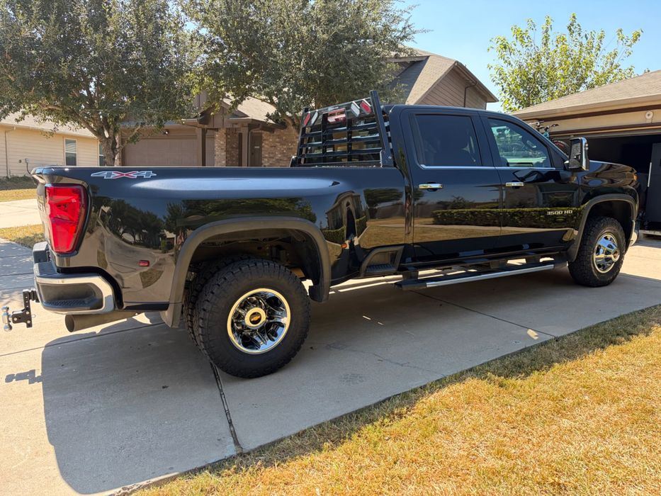 2023 Chevrolet Silverado 3500 dually