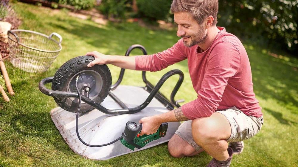 Нов Акумулаторен Компресор Bosch UniversalPump 18 V, 10.30 бара, 18 V