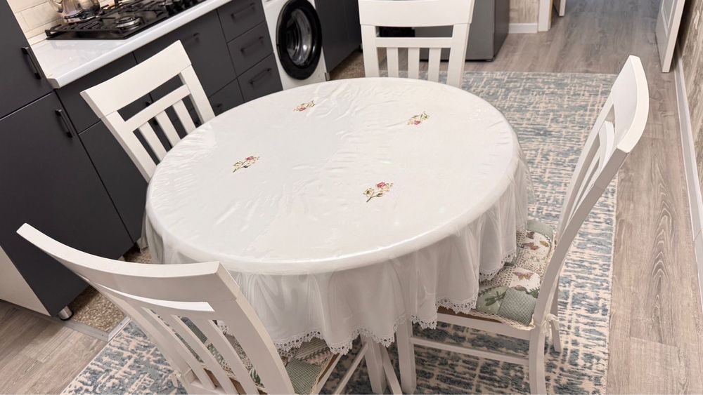 Стол со стульями