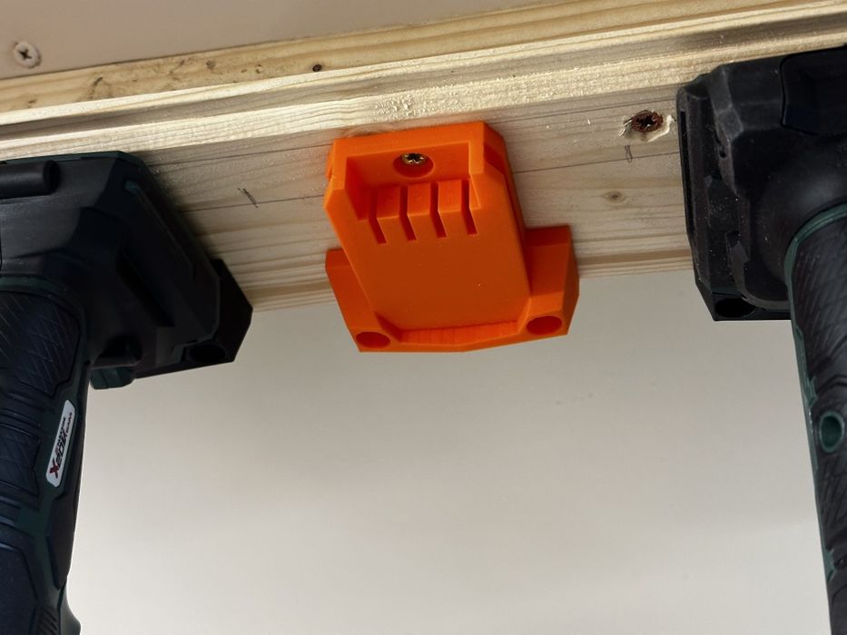 Стойки за акумулаторни  инструменти Parkside,Dewalt,Makita,Milwakee