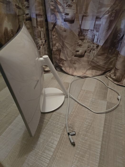 Монитор Samsung c27h711qei