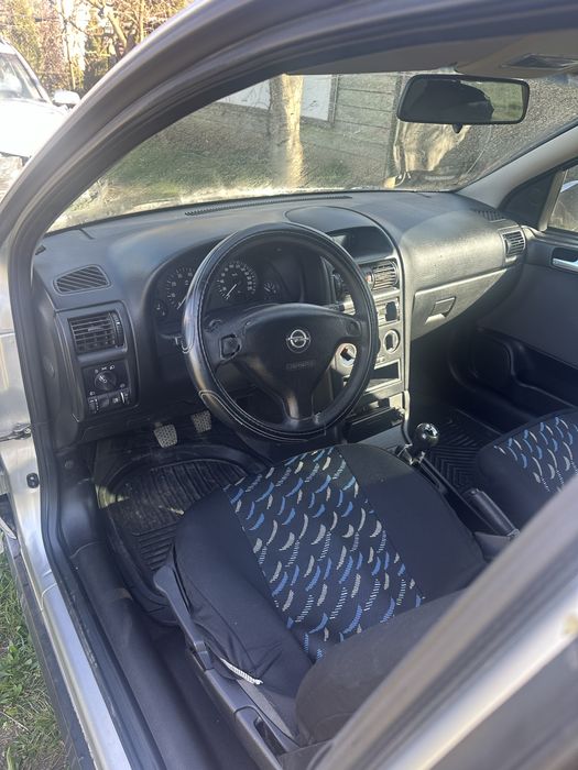 Inchiriez masina Opel Astra 1.4 benzina
