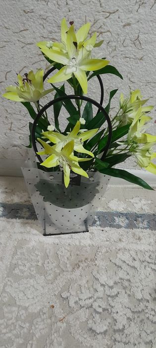 Suniy gullar xonadoningiz kurki