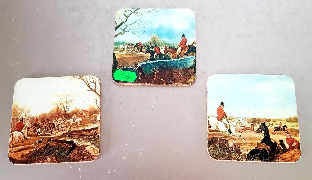 Suporți vechi pentru pahare și căni