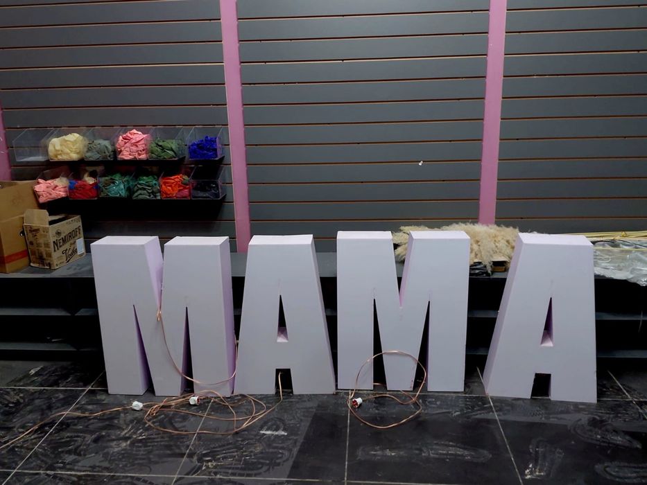 Продам светящиеся буквы мама