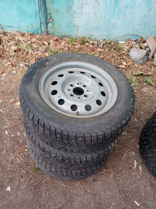 Продам 185/60/14зимние шипованные
