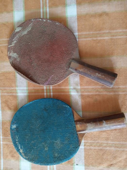 Две хилки за тенис на маса