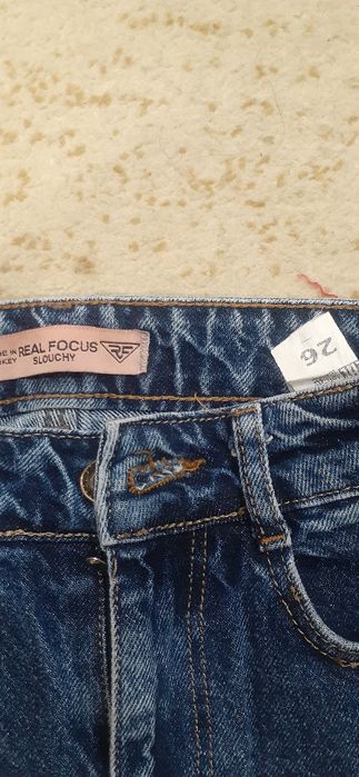 Продаю трое джинс по 3000