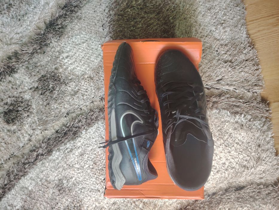 Vând papuci nike tiempo