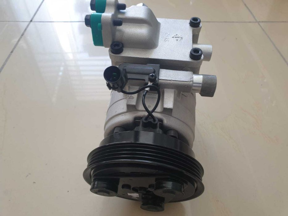 Компрессор кондиционера Hyundai Grand Starex