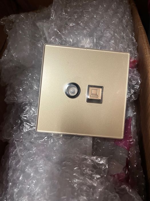 Двоен контакт 2 В 1:
Телевизия + Интернет