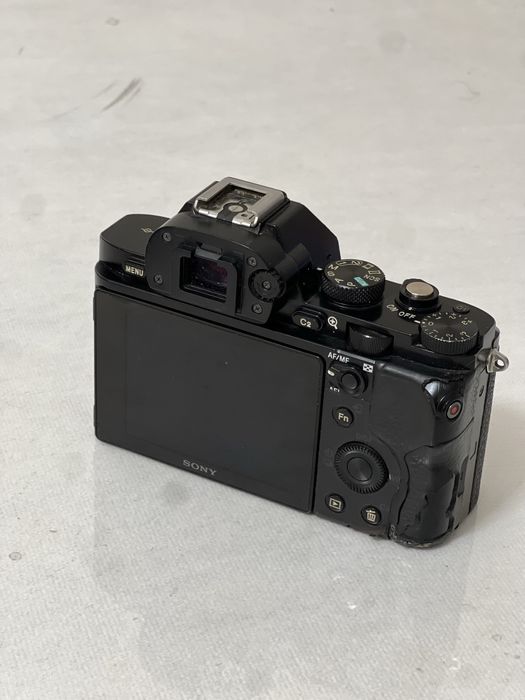 Sony a7s Sotiladi full frem