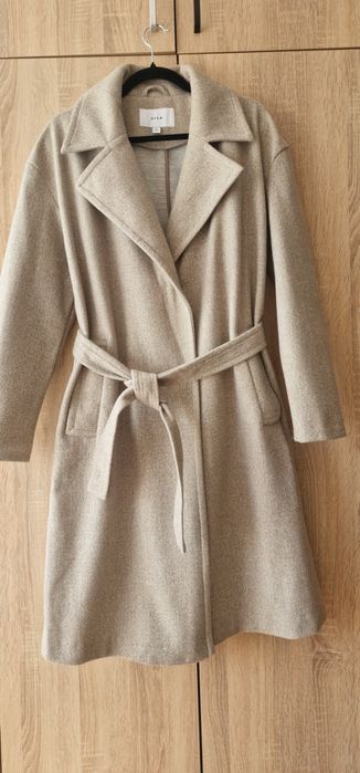 Палто с колан преходно ново