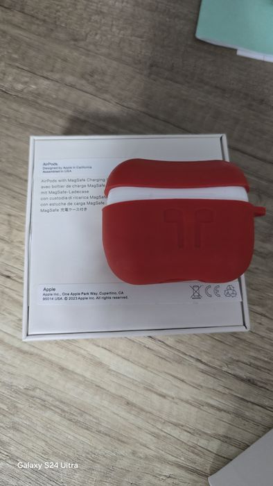 Продам AirPods,с коробкой