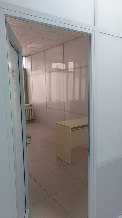 Офисной металлические перегородка