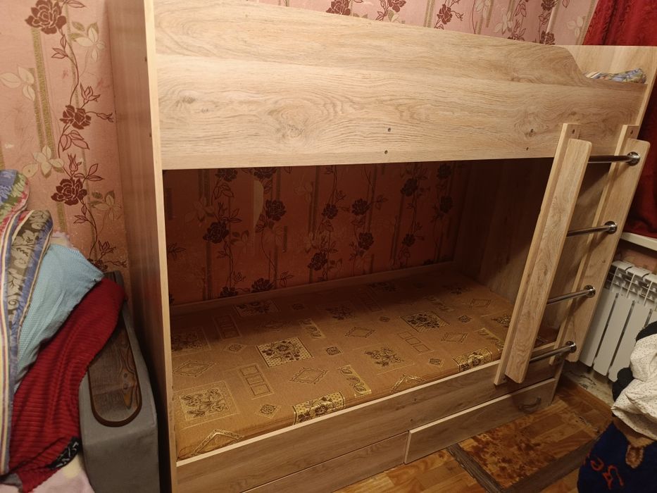 Кровать двухъярусная