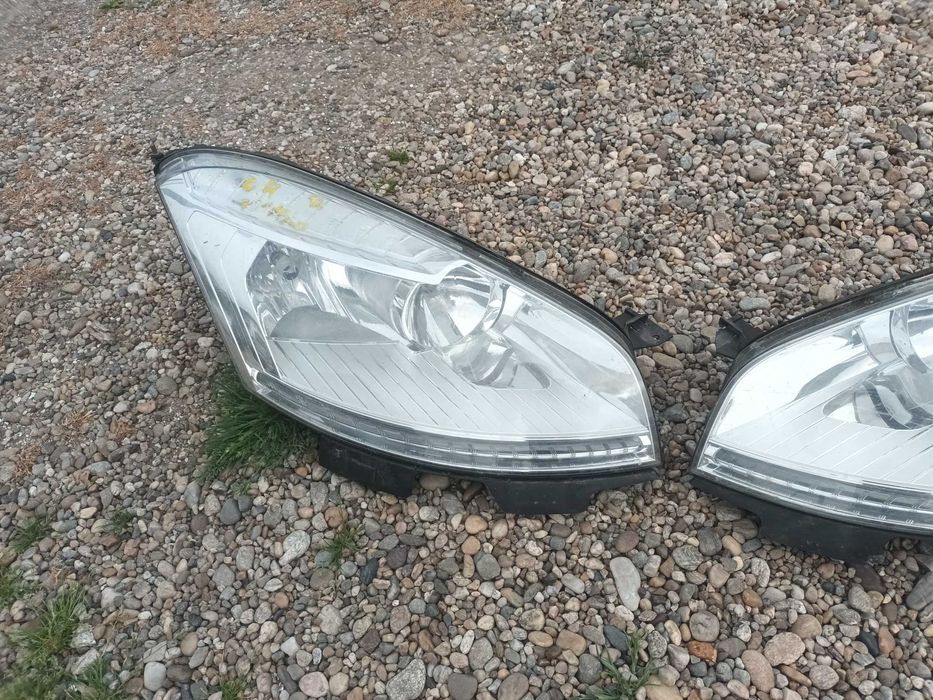 ляв и десен фар за ситроен ц4 пикасо с бял мигач CITROEN C4
