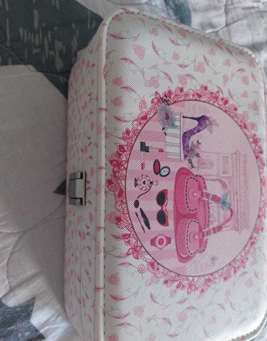 Продам шкатулку для украшений