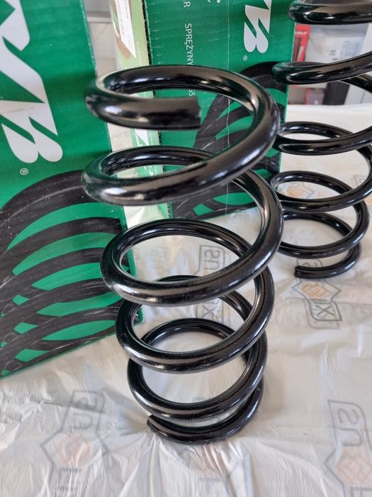 Пружины новые задние