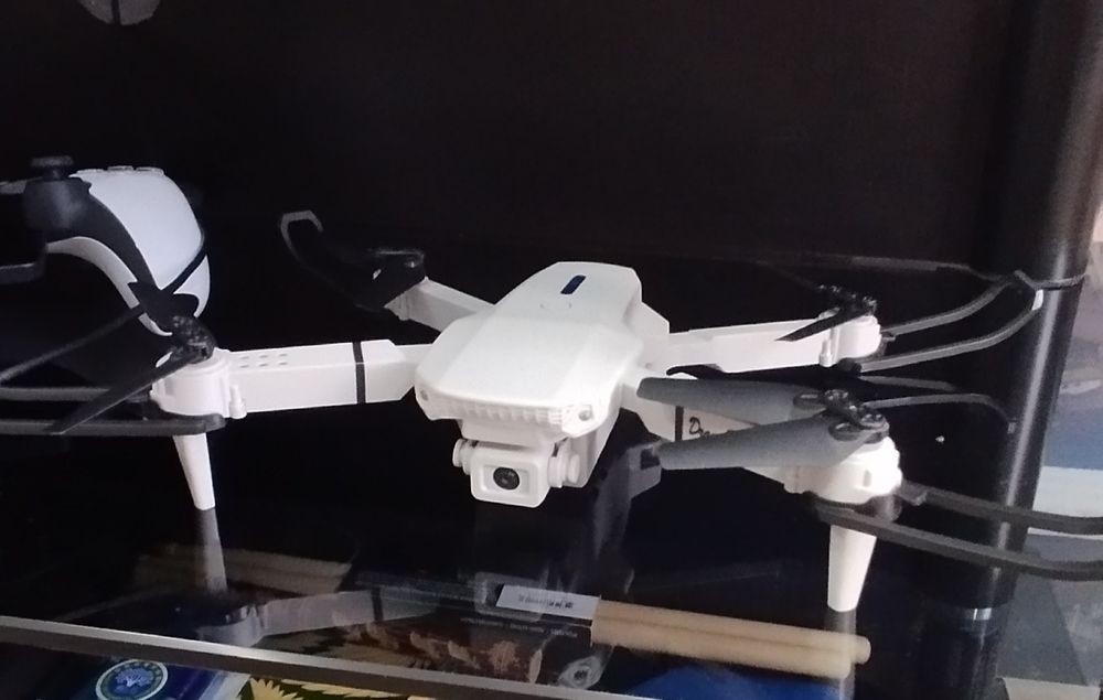 Квадрокоптер с ЖК дисплеем