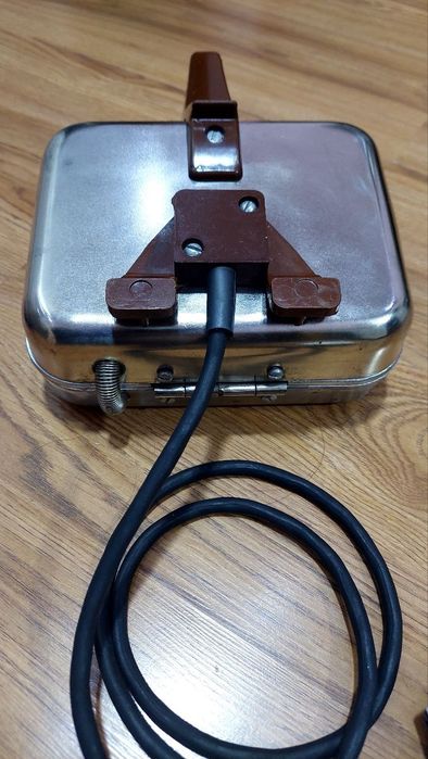 Вафельница Ласунка новая