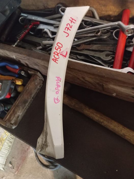 Банан молдинг Toyota Estima