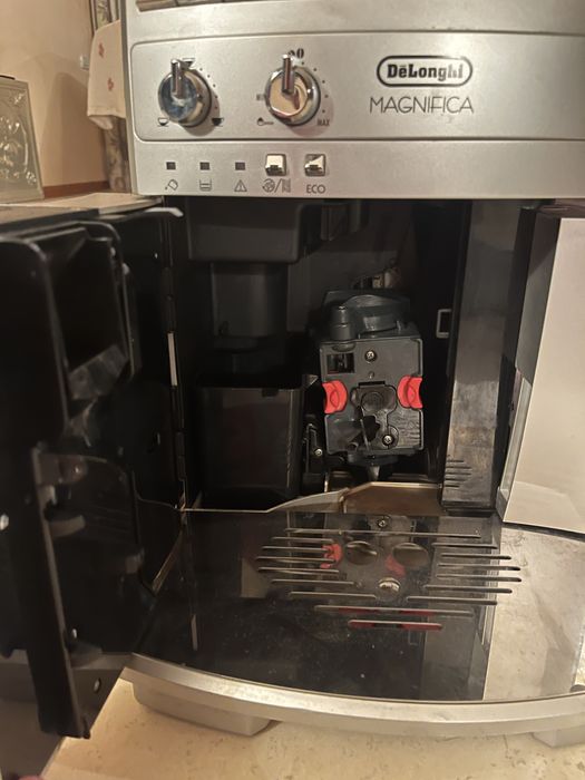 DeLonghi Magnicifa кафе машина