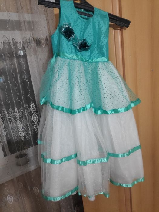 Продам платья бальные