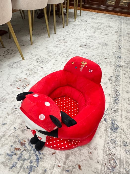 Шезлонг и детские вещи