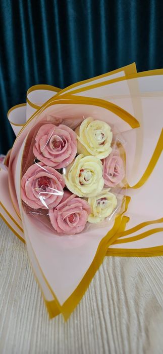 Клубника в шоколаде форме розы