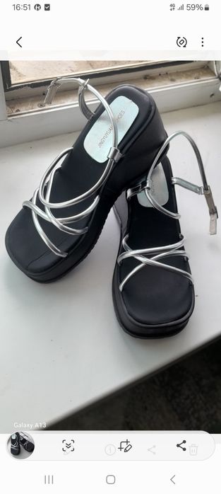 Продам женские босоножки