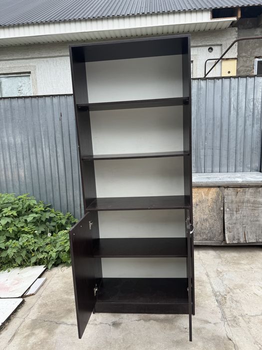 Шкаф с полками .