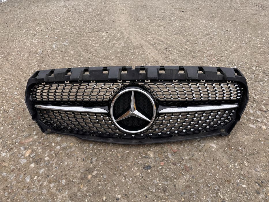 Продавам решетка с емблема за мерцедес ЦЛА/CLA W117