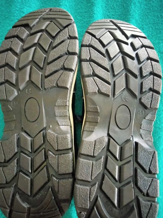 Рабочие полуботинки удобн 44 размер.