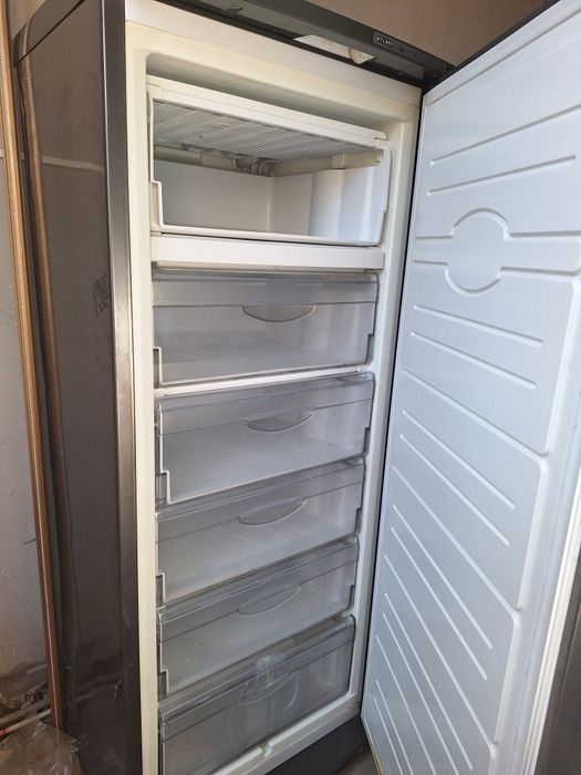 Продам морозильник