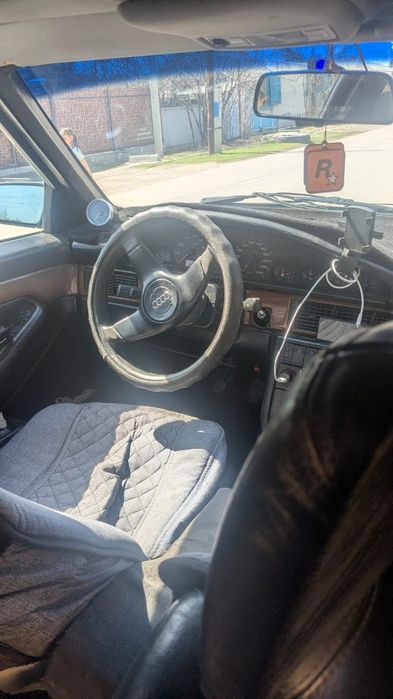 Автомобиль Ауди 100