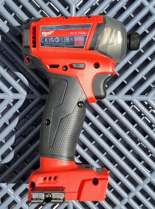 Mașină de înșurubat hidraulică cu impact Milwaukee M18 FUEL SURGE M18 FQID