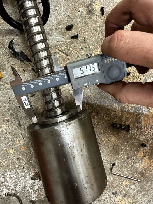 Șurub cu bile CNC de 25 pas 10 – 1000 mm – piuliță industrială în carc