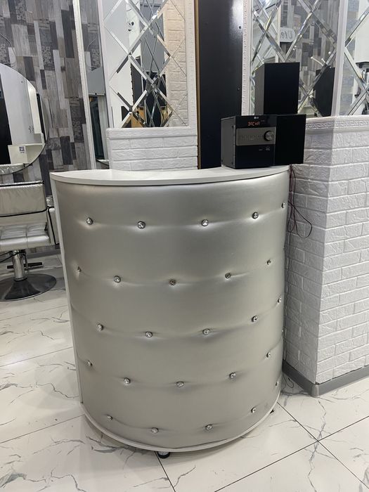 Срочно Ресепшн 40,000тг Кресла Парихмах 50,000тг Стол полка 35,000тг