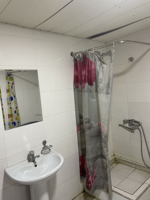 Ijaraga hovli 7 ta bollar kerak