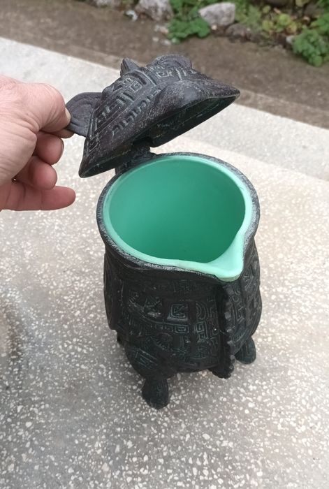 Ceainic din metal neferos