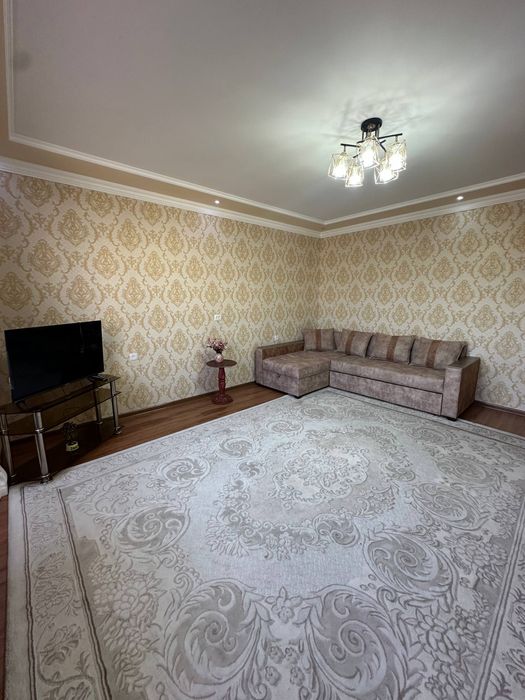 Сдаётся в аренду трёхкомнатная на м-в Риезий (Паркентский)