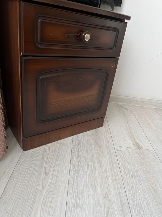 Продам распашной шкаф для одежды в спальню