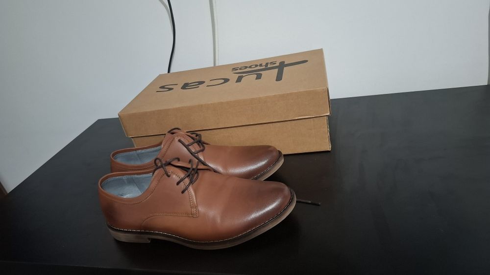 Pantofi de piele