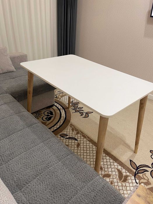 Стол сотилади Доставка  бор