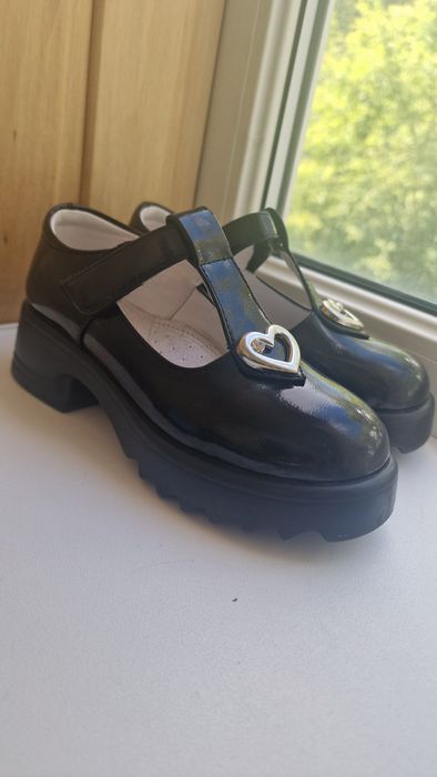 Продам туфли для девочки