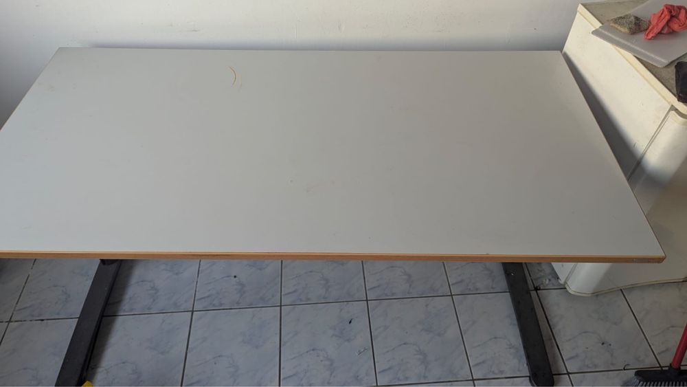 Masa de birou de la banca BCR