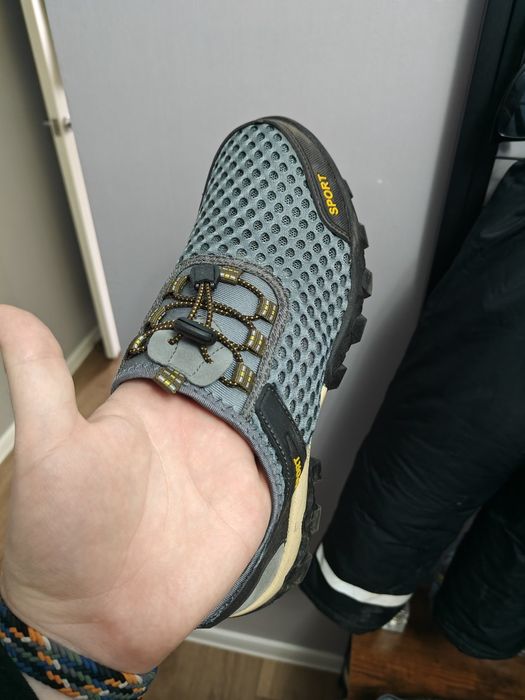 Продам Трековые кроссовки, сетчатые, размер 43