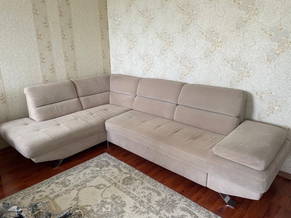 Угловой   диван   б/у